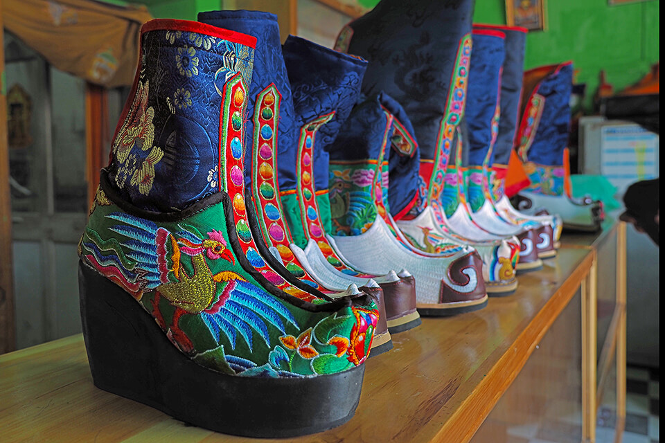 Tsho Lham - traditional Bhutanese shoes for men