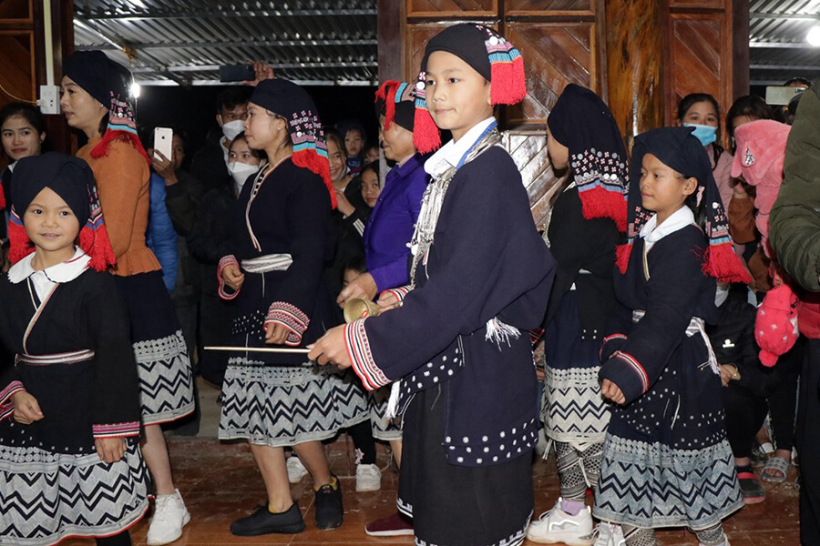 Bell dance Traditional Dances in VietNam