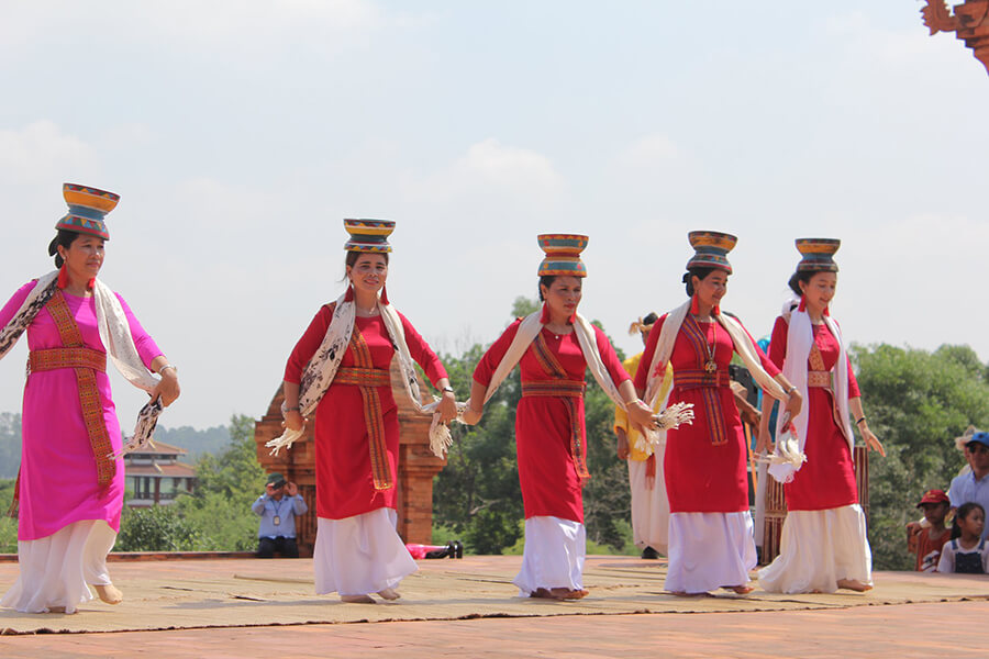 Cham dance Traditional Dances in VietNam