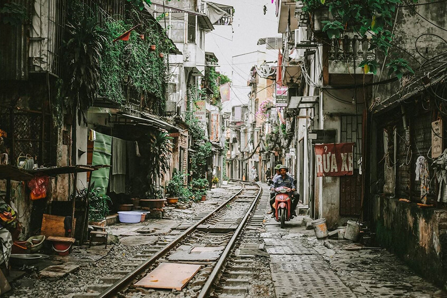 Stroll the Old Quarter in HaNoi