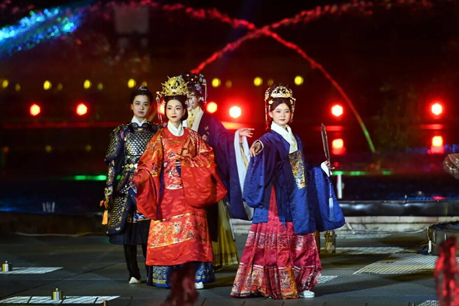 Traditional Chinese costumes