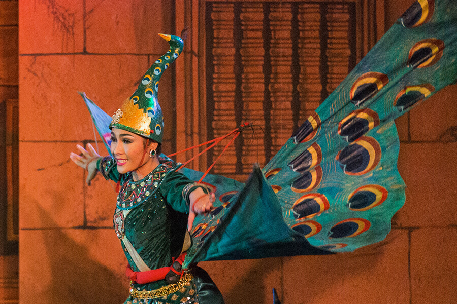 Traditional Chinese peacock dance