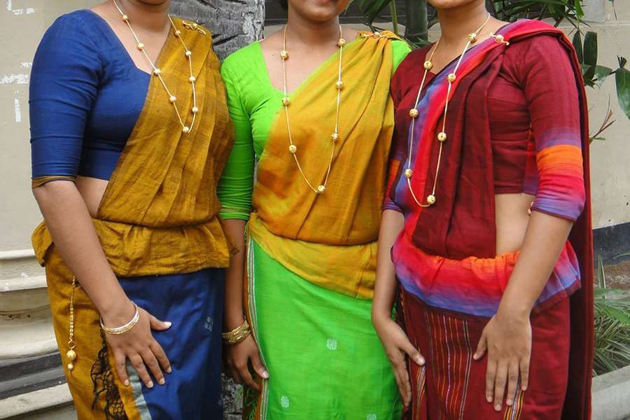 Traditional Sri Lanka costume
