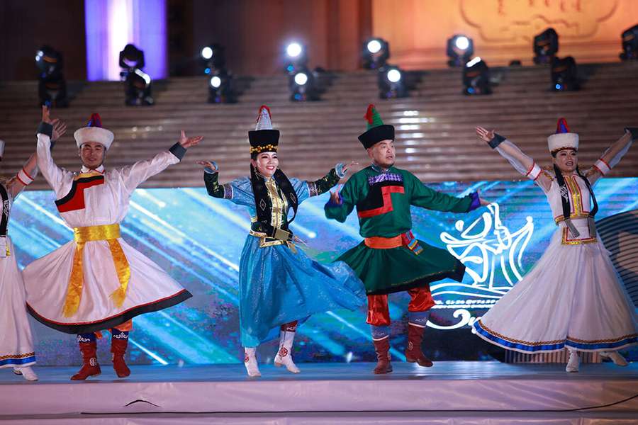 Traditional dances in Mongolian culture