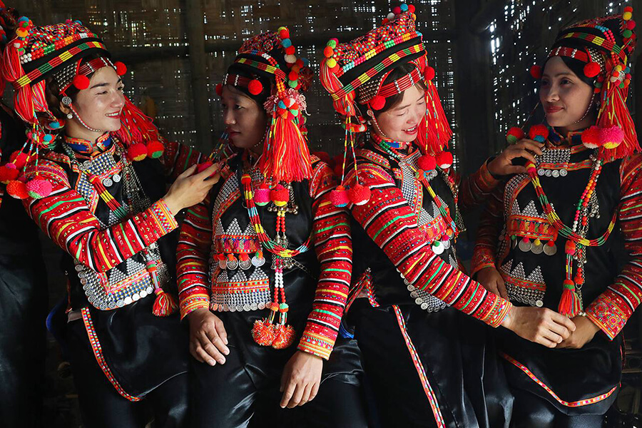 costumes of Thai in VietNam Traditional Dress in Vietnam