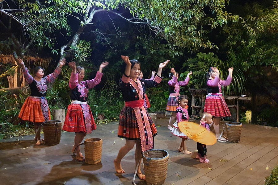 dooc bua - Traditional Dances in Laos
